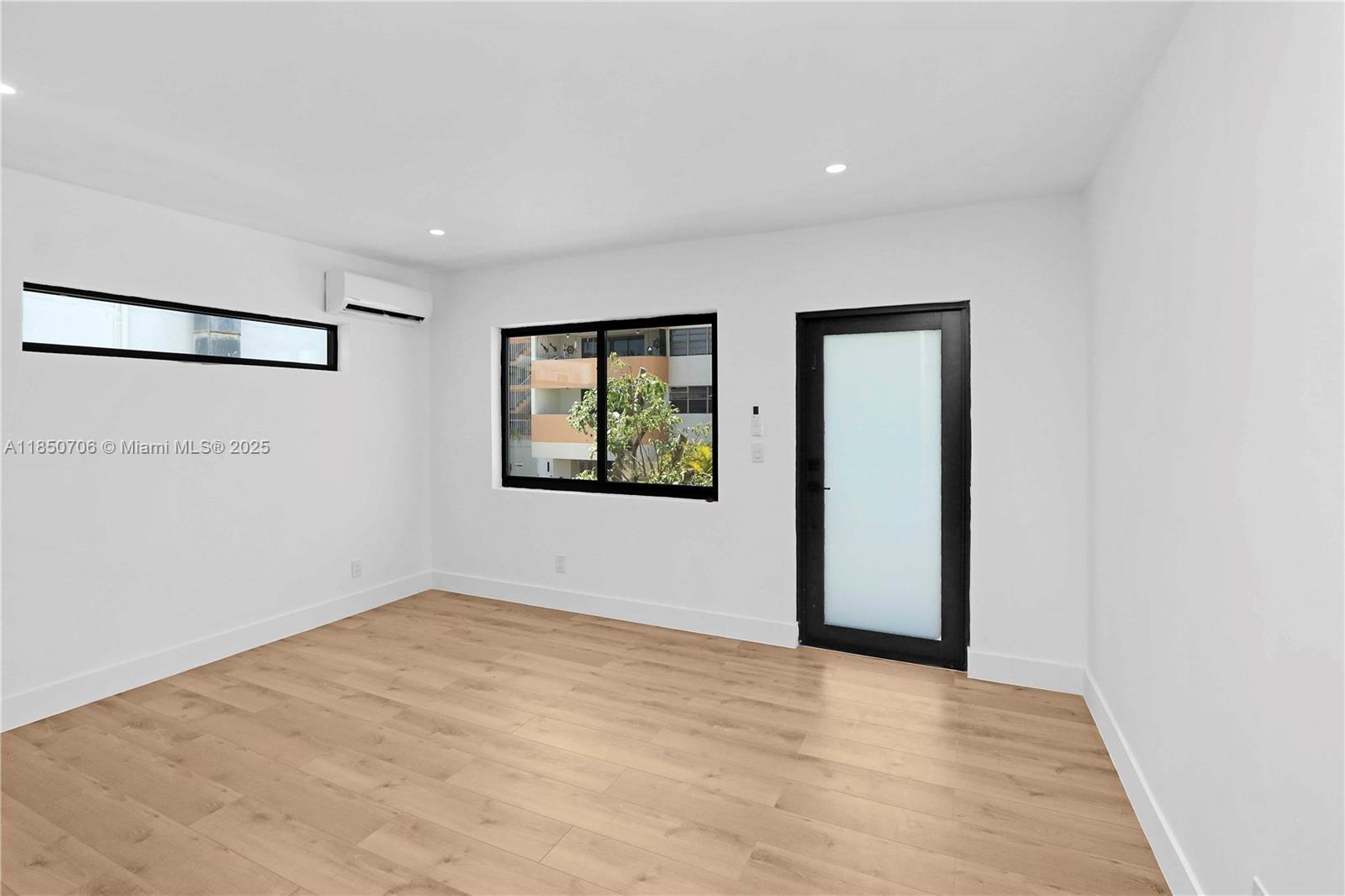 See details / sq. ft. $ 2025-08-01 0 Photo