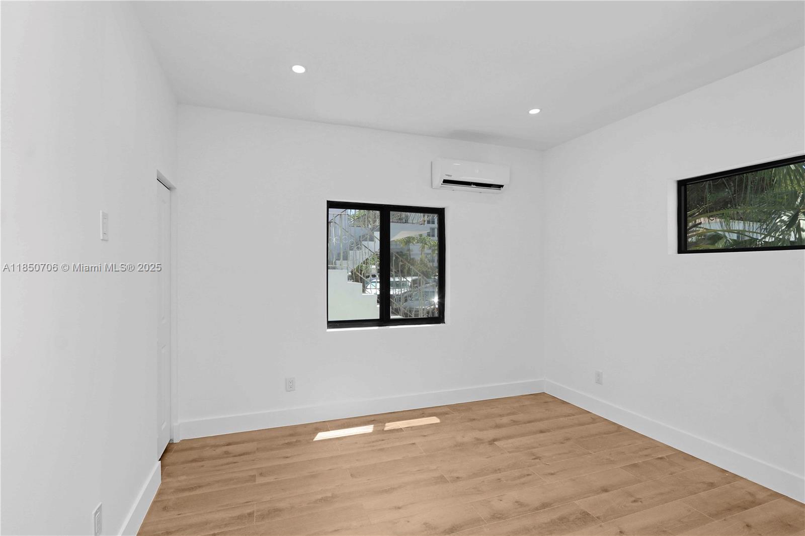 See details / sq. ft. $ 2025-08-01 0 Photo