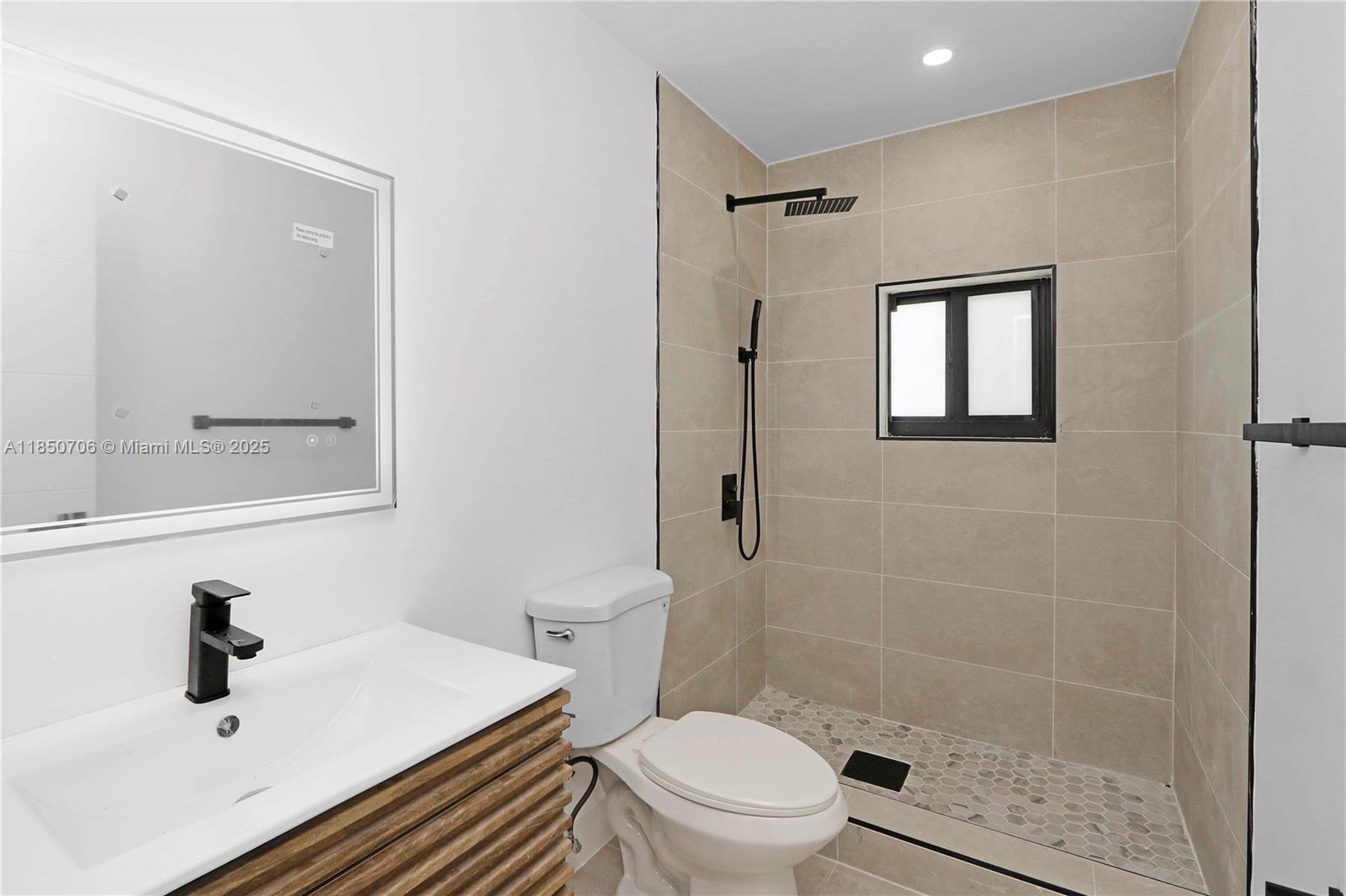 See details / sq. ft. $ 2025-08-01 0 Photo