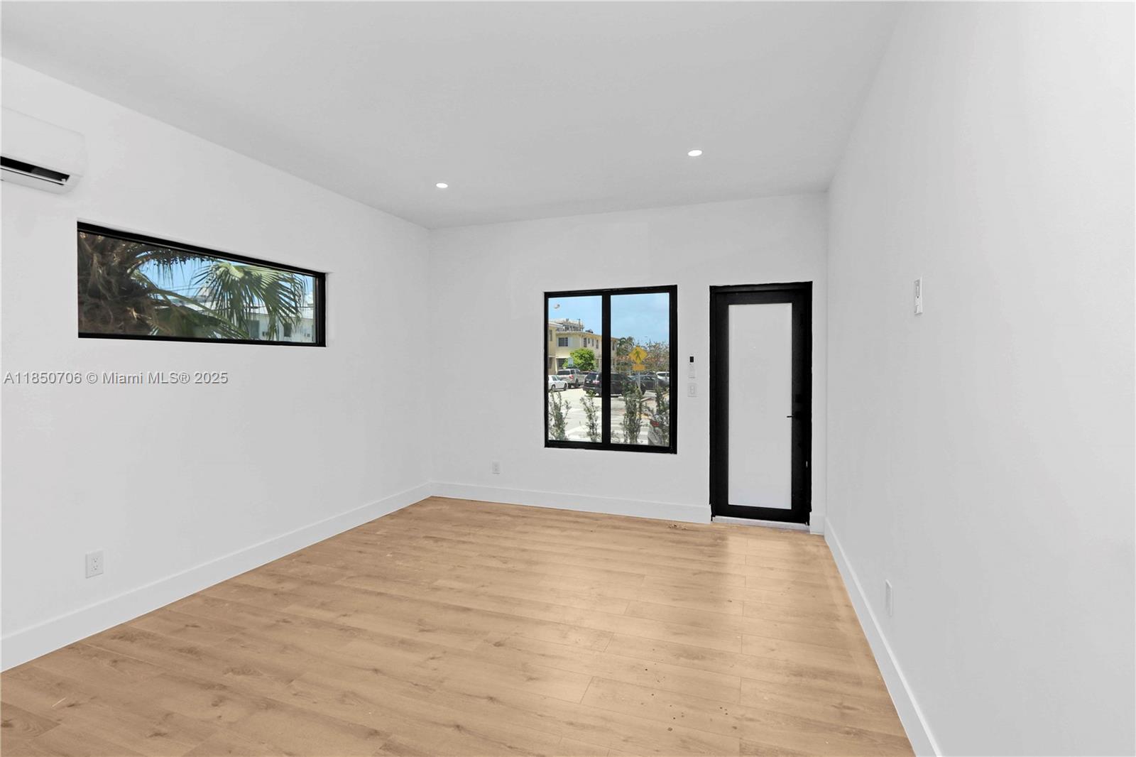 See details / sq. ft. $ 2025-08-01 0 Photo