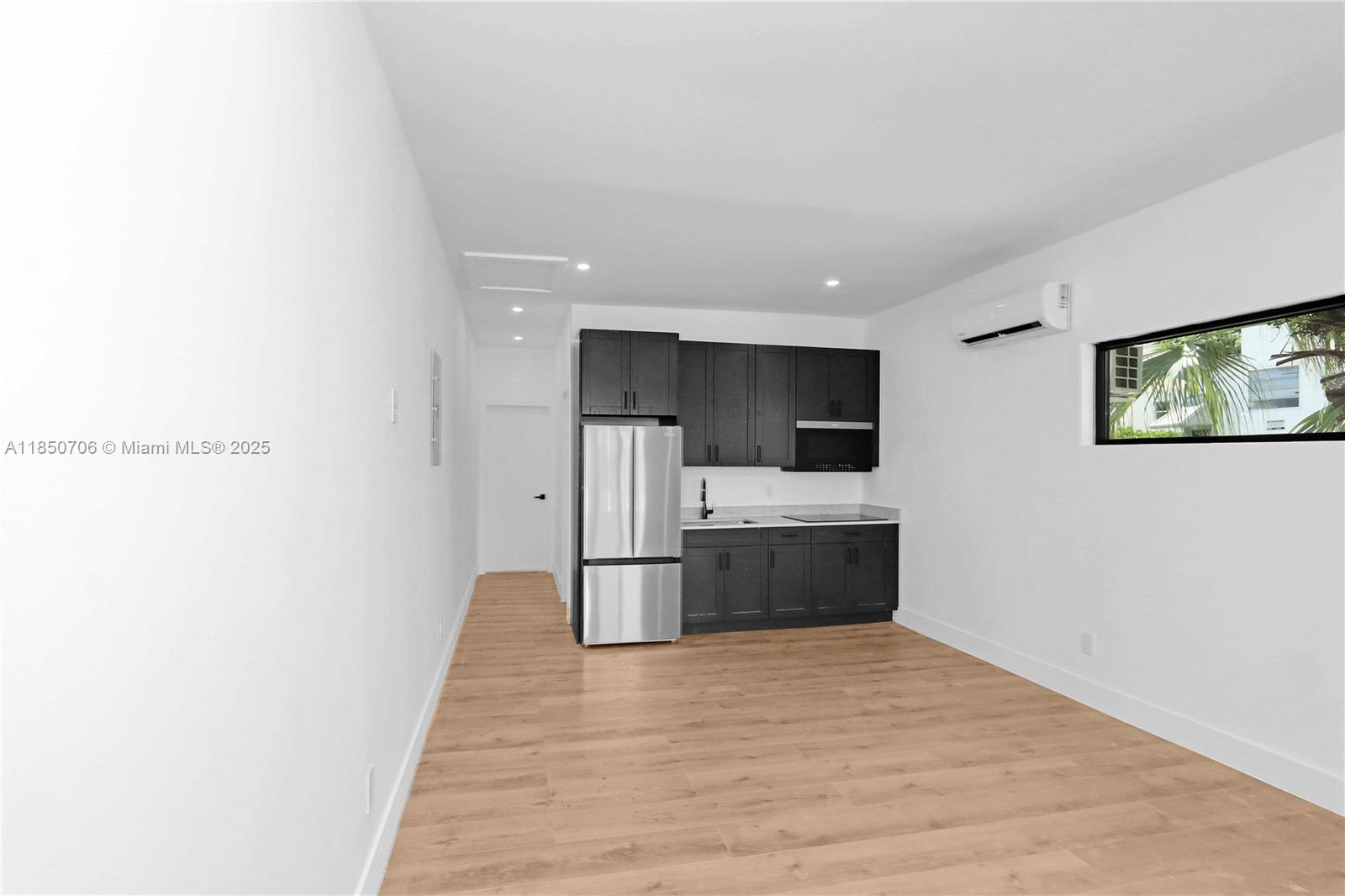 See details / sq. ft. $ 2025-08-01 0 Photo