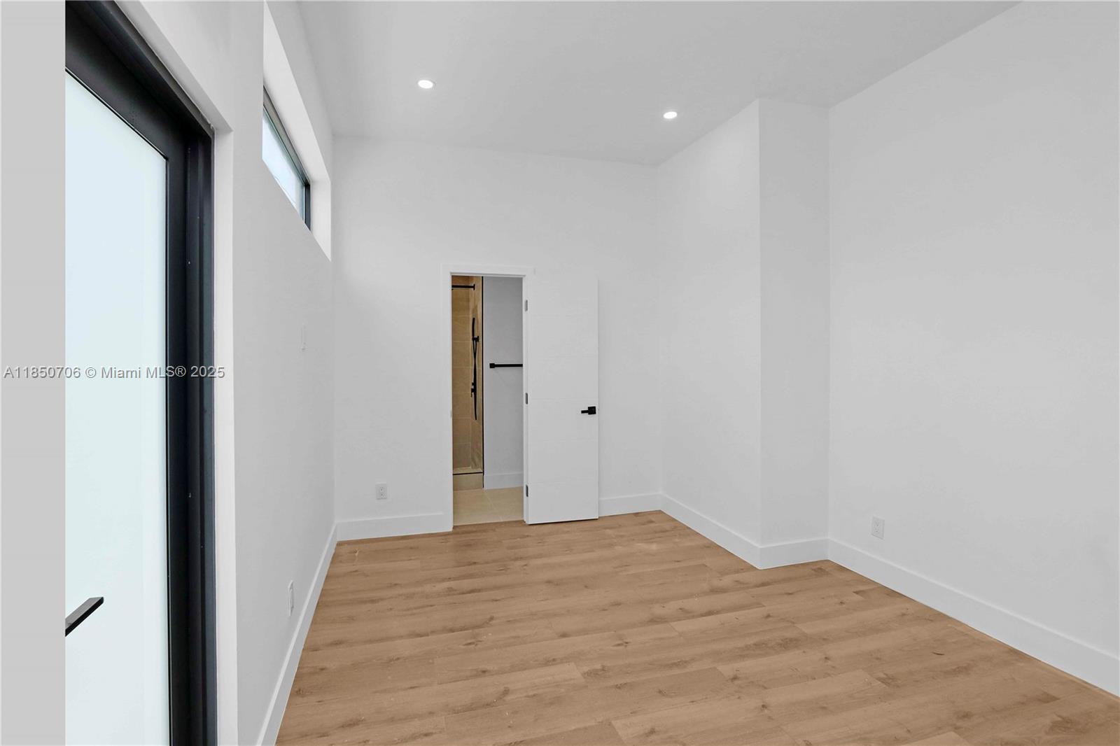 See details / sq. ft. $ 2025-08-01 0 Photo