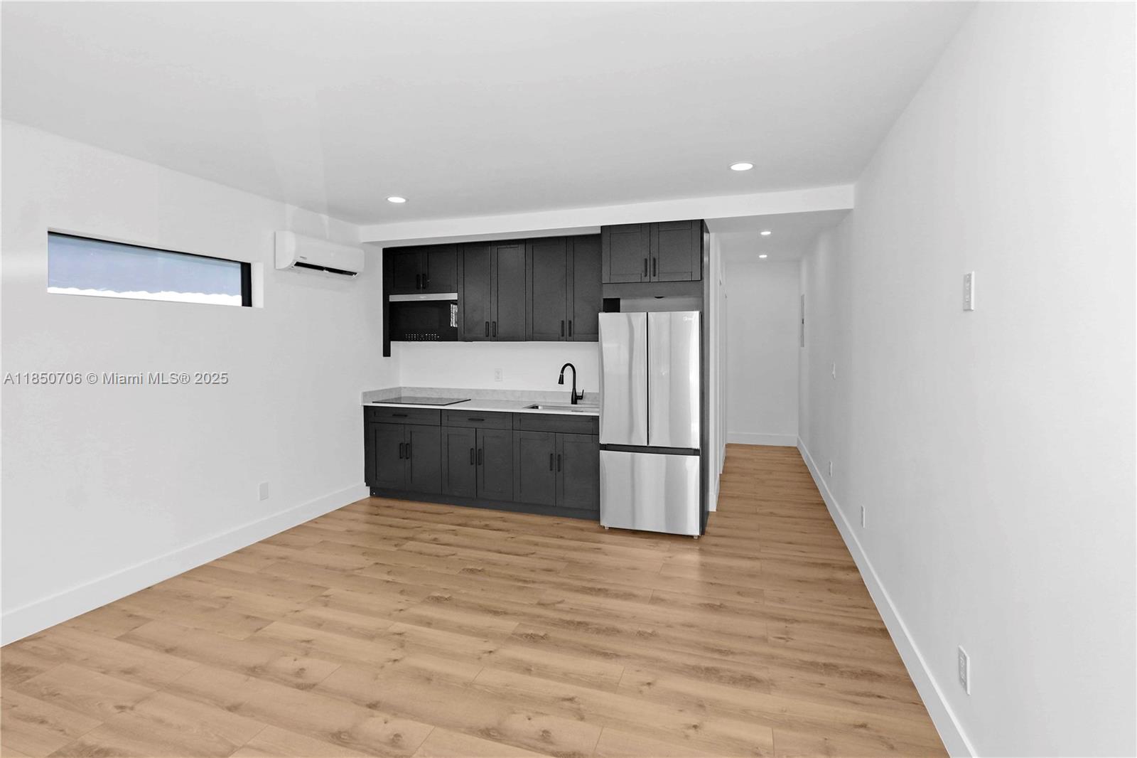 See details / sq. ft. $ 2025-08-01 0 Photo