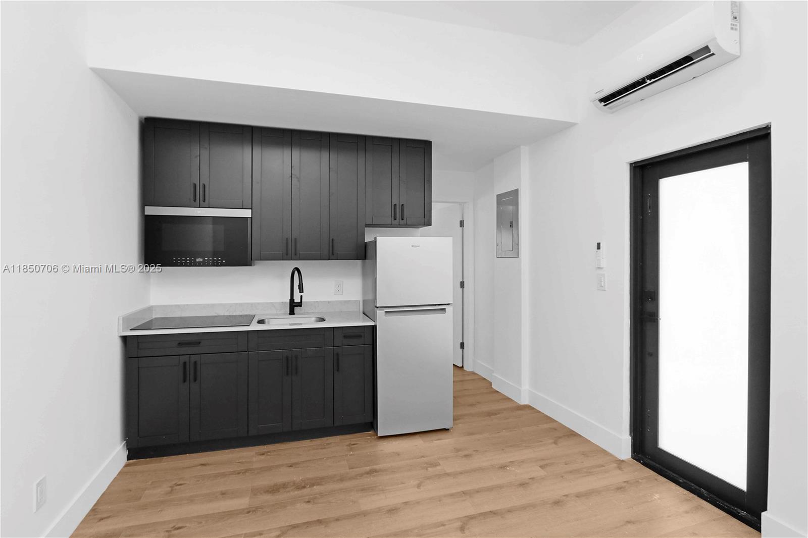 See details / sq. ft. $ 2025-08-01 0 Photo