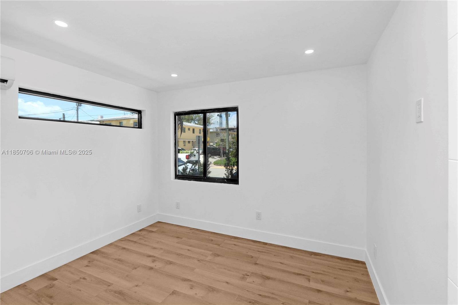 See details / sq. ft. $ 2025-08-01 0 Photo