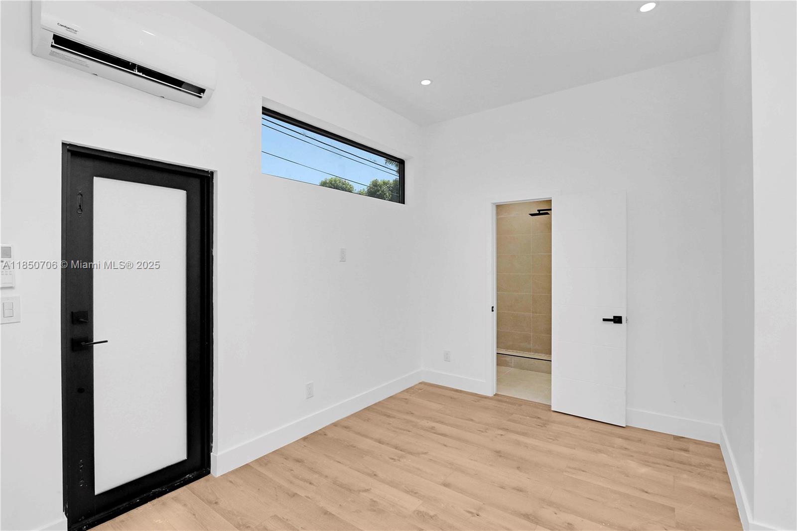 See details / sq. ft. $ 2025-08-01 0 Photo