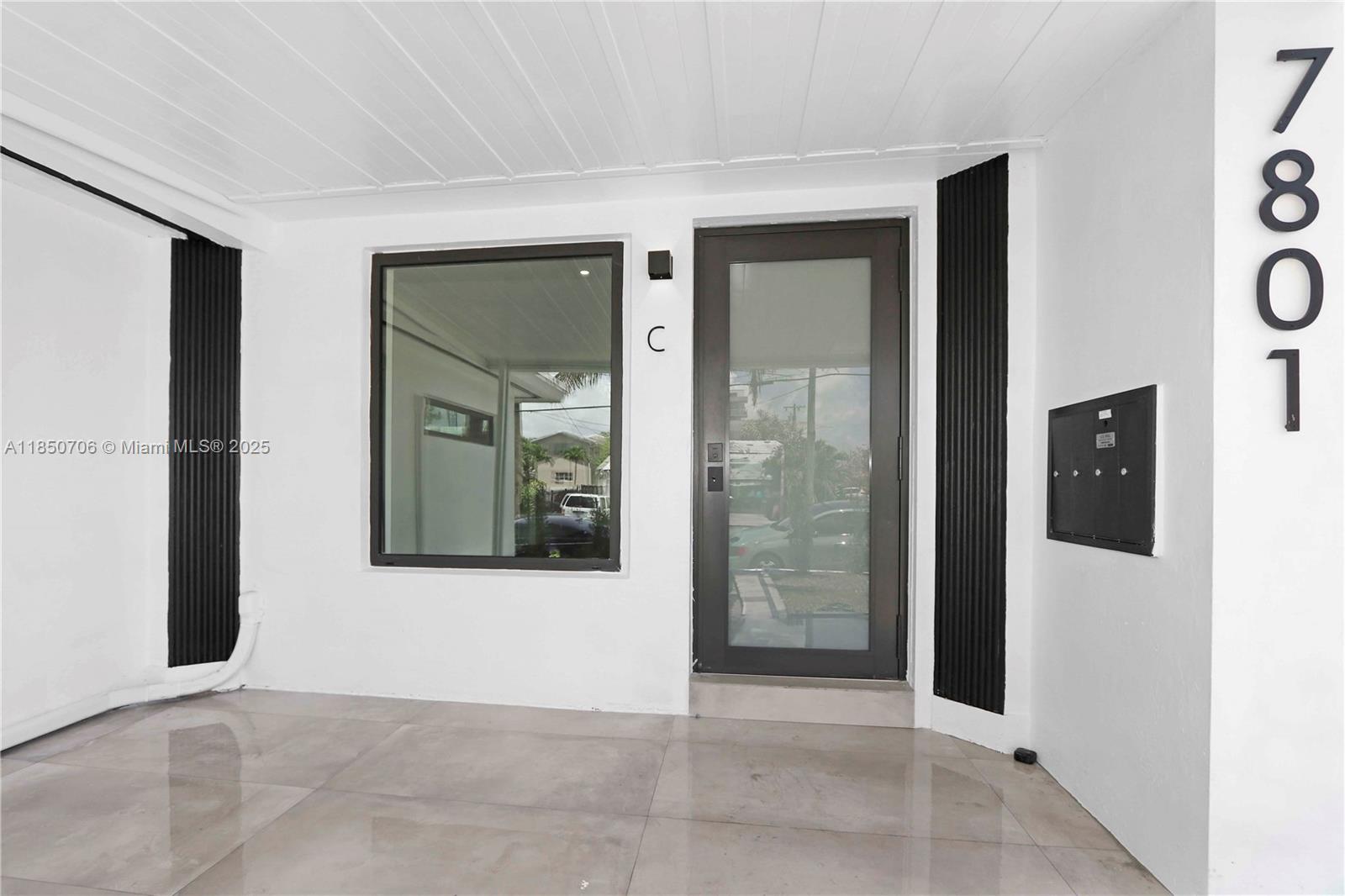 See details / sq. ft. $ 2025-08-01 0 Photo