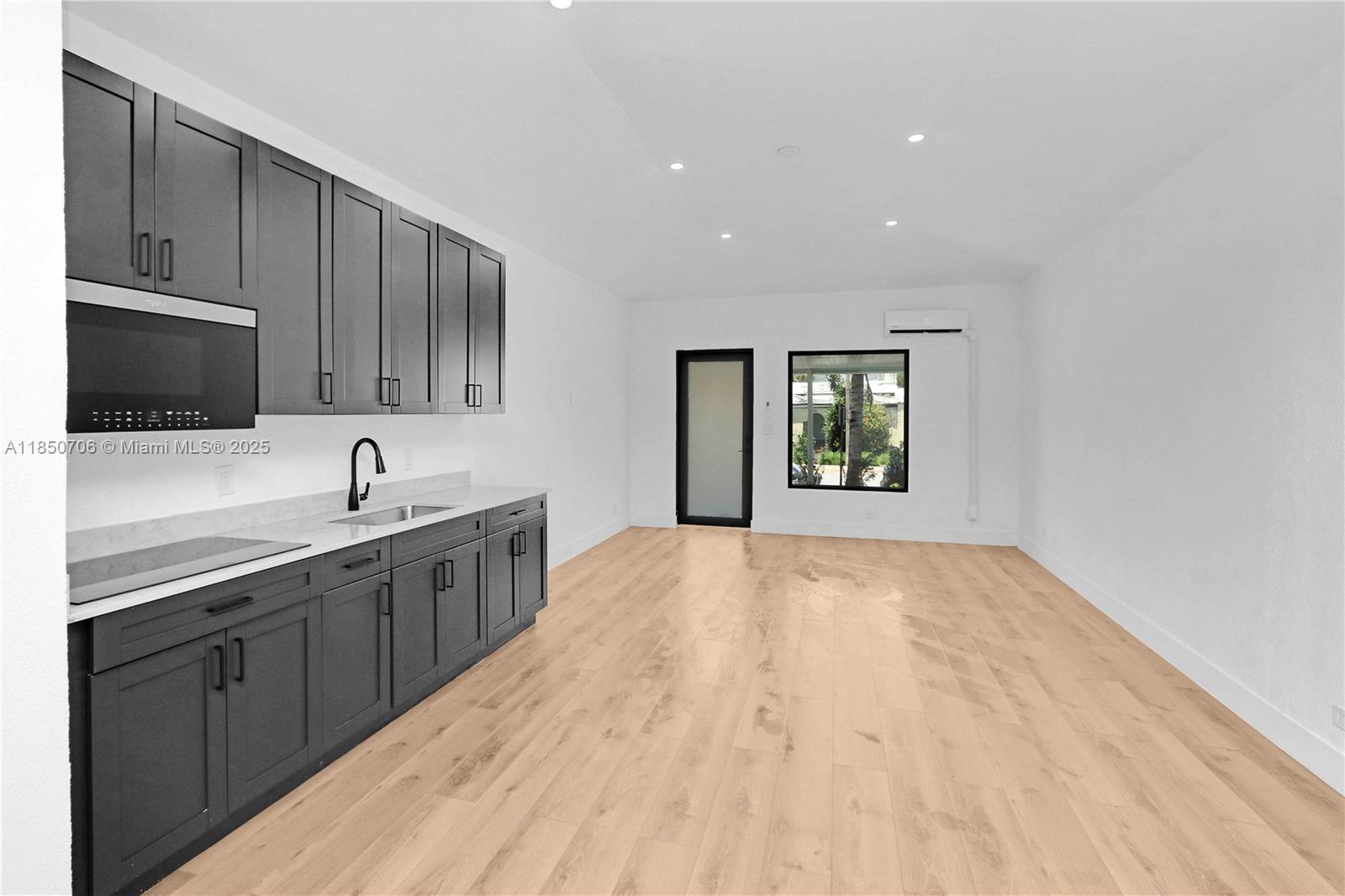 See details / sq. ft. $ 2025-08-01 0 Photo