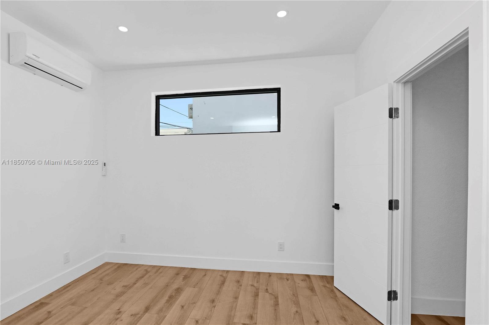 See details / sq. ft. $ 2025-08-01 0 Photo