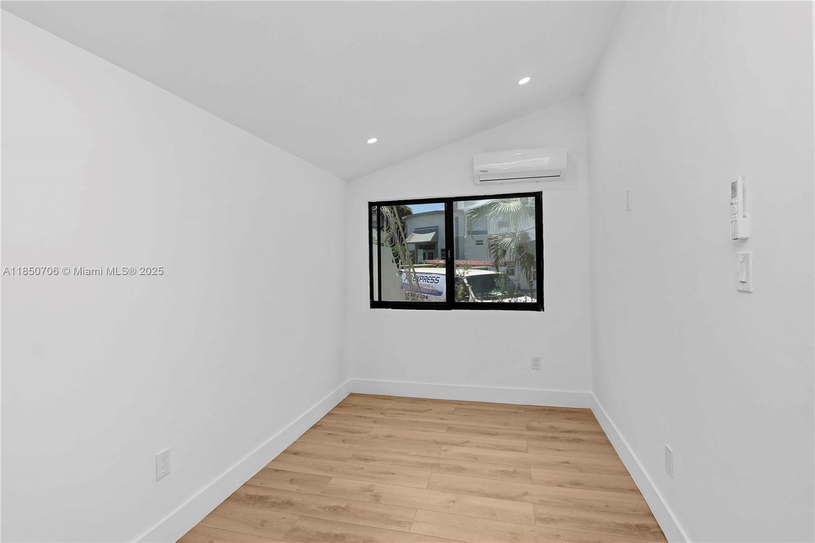 See details / sq. ft. $ 2025-08-01 0 Photo