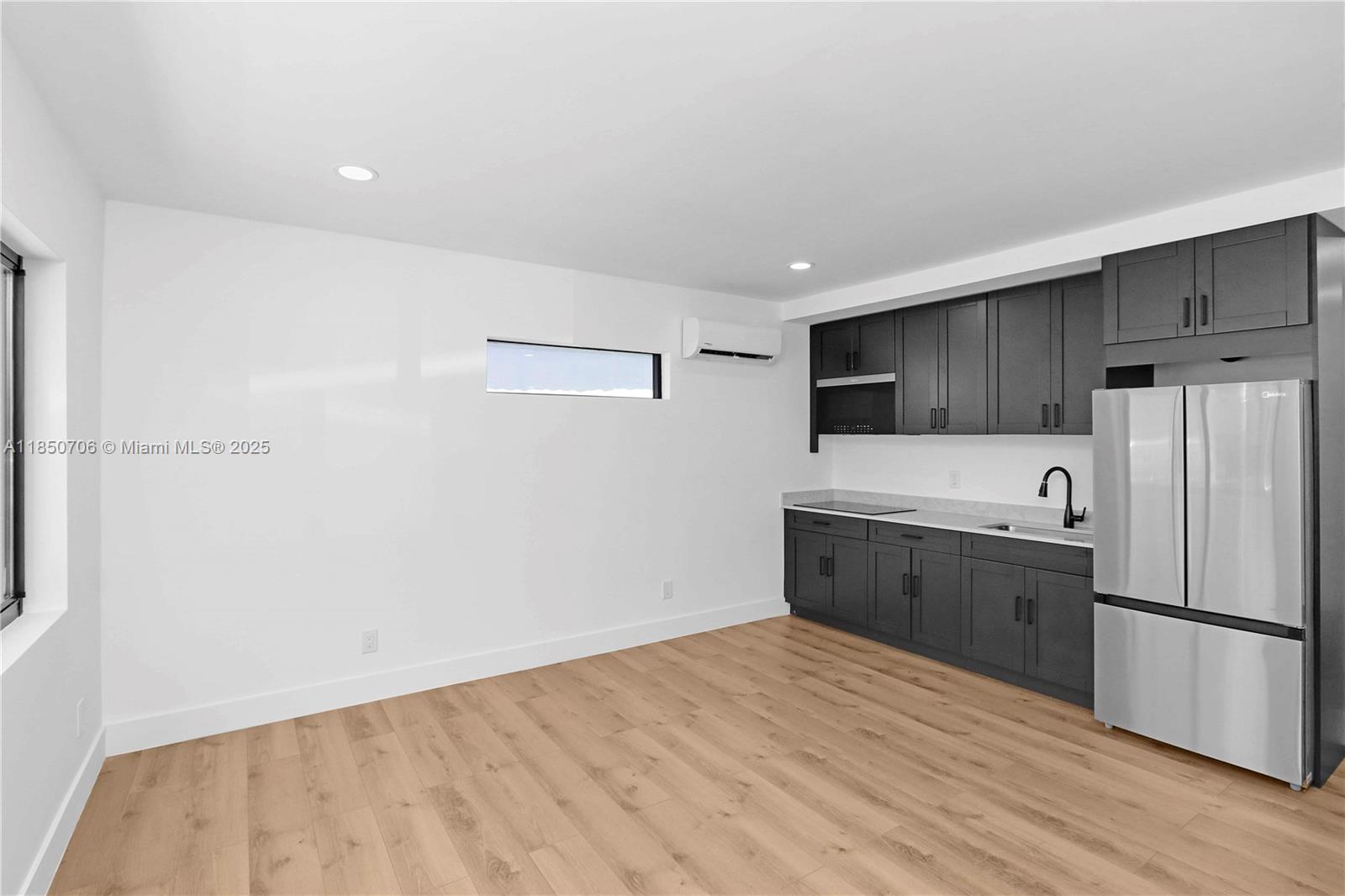See details / sq. ft. $ 2025-08-01 0 Photo