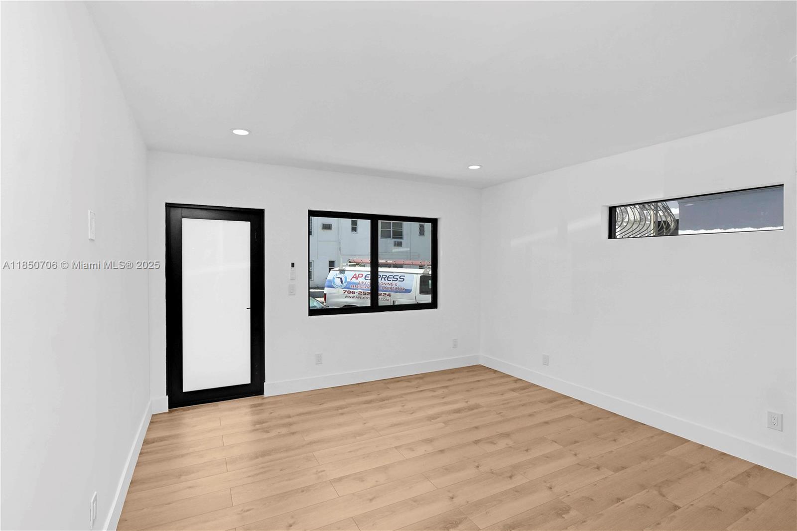 See details / sq. ft. $ 2025-08-01 0 Photo