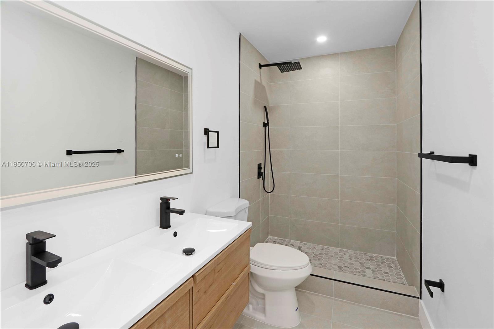 See details / sq. ft. $ 2025-08-01 0 Photo