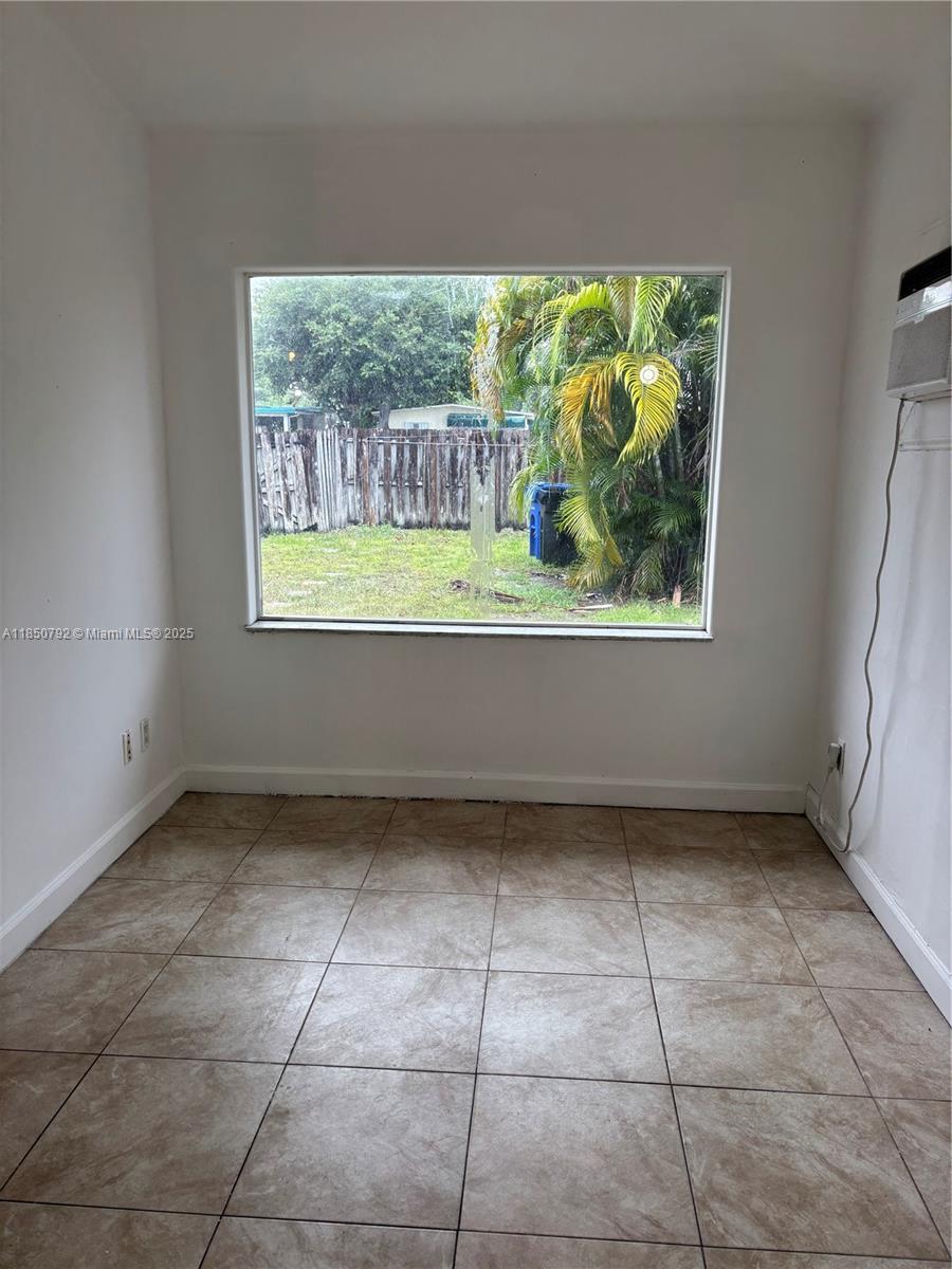 See details / 1080 sq. ft. $ 2025-08-01 0 Photo