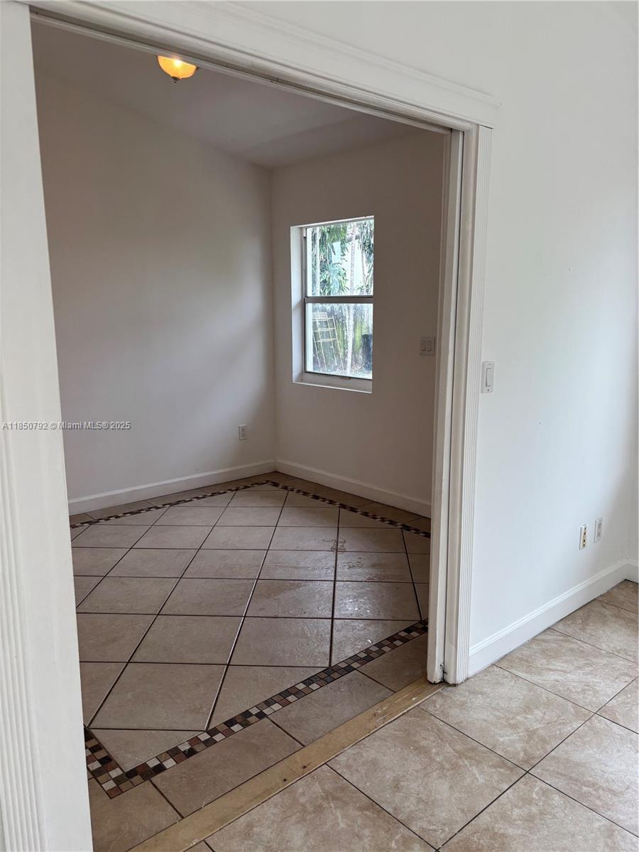 See details / 1080 sq. ft. $ 2025-08-01 0 Photo
