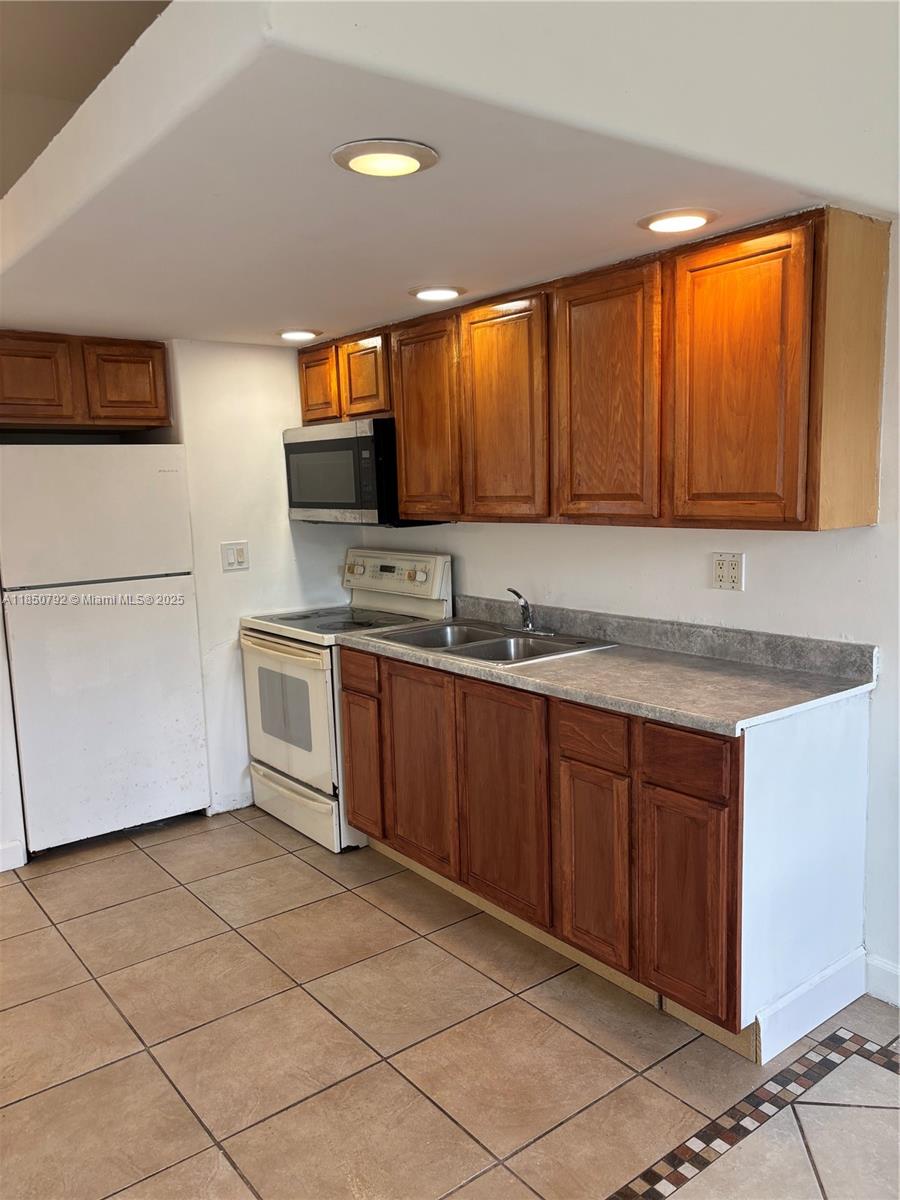 See details / 1080 sq. ft. $ 2025-08-01 0 Photo