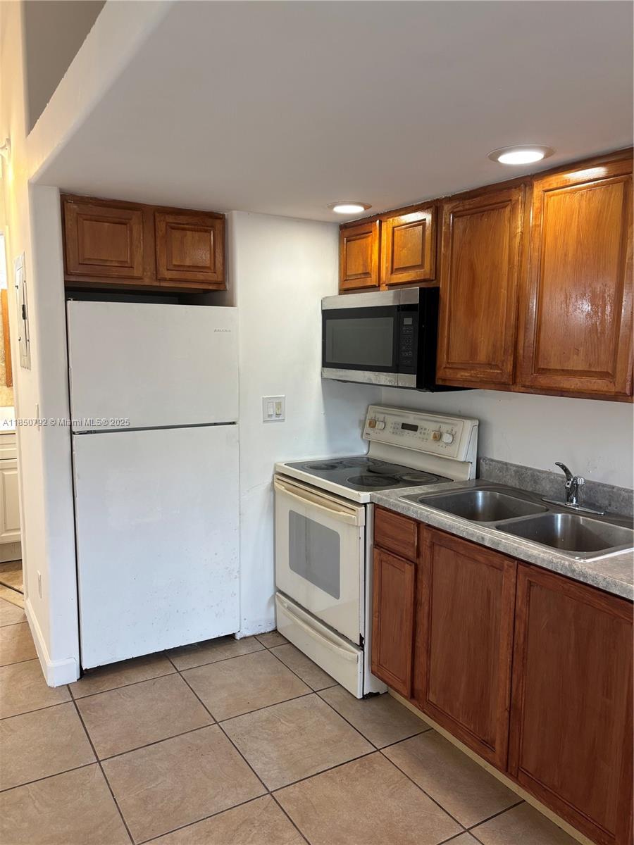 See details / 1080 sq. ft. $ 2025-08-01 0 Photo