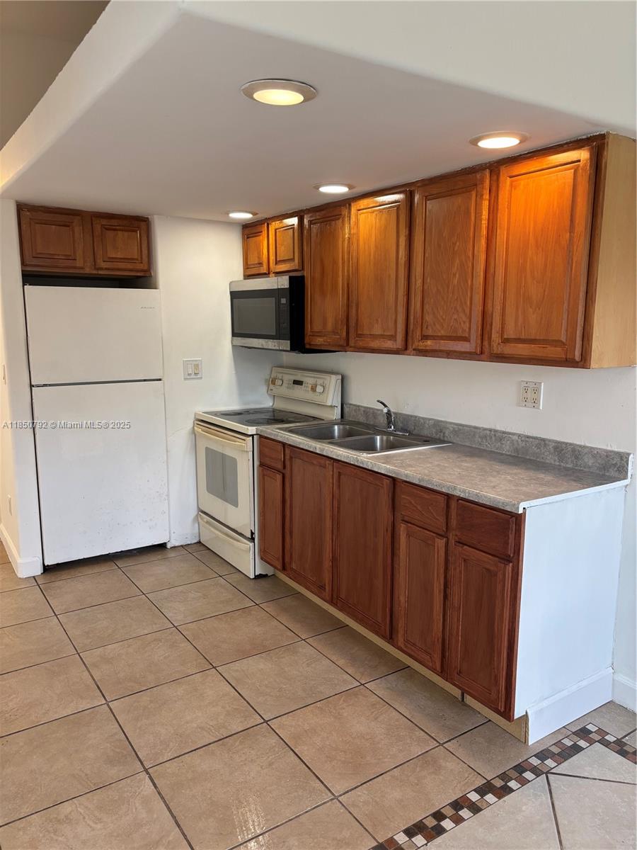 See details / 1080 sq. ft. $ 2025-08-01 0 Photo