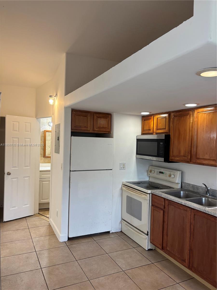 See details / 1080 sq. ft. $ 2025-08-01 0 Photo