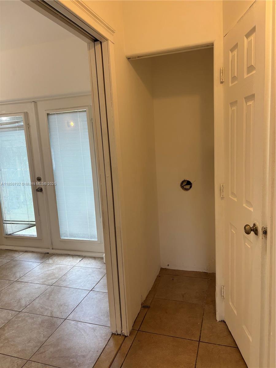 See details / 1080 sq. ft. $ 2025-08-01 0 Photo