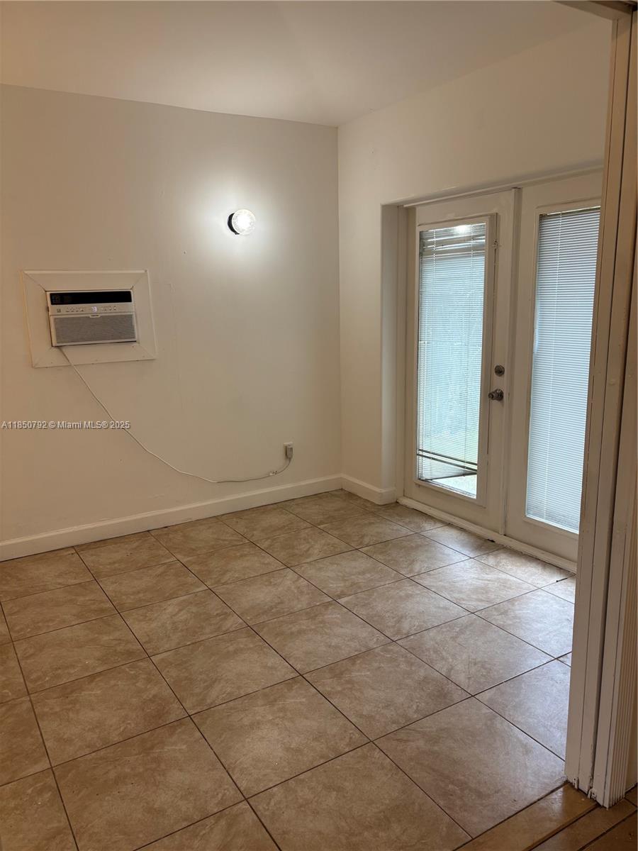 See details / 1080 sq. ft. $ 2025-08-01 0 Photo
