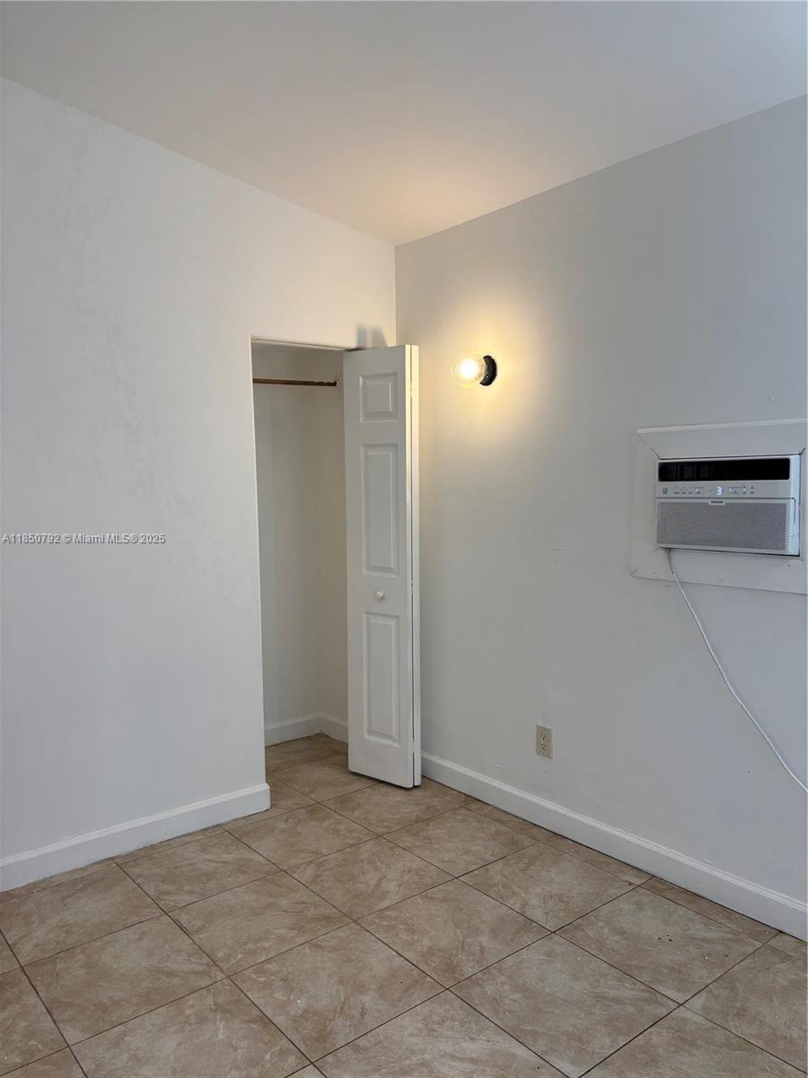 See details / 1080 sq. ft. $ 2025-08-01 0 Photo
