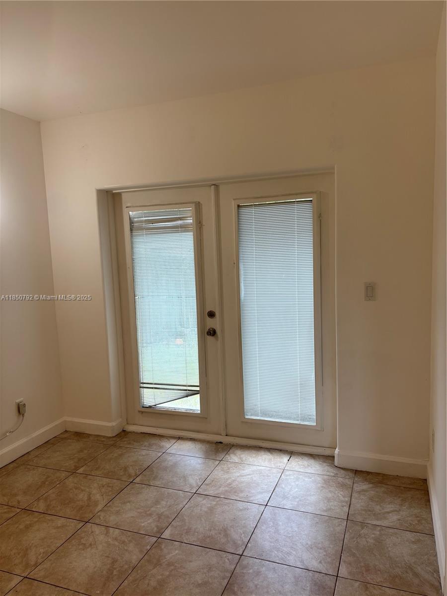 See details / 1080 sq. ft. $ 2025-08-01 0 Photo