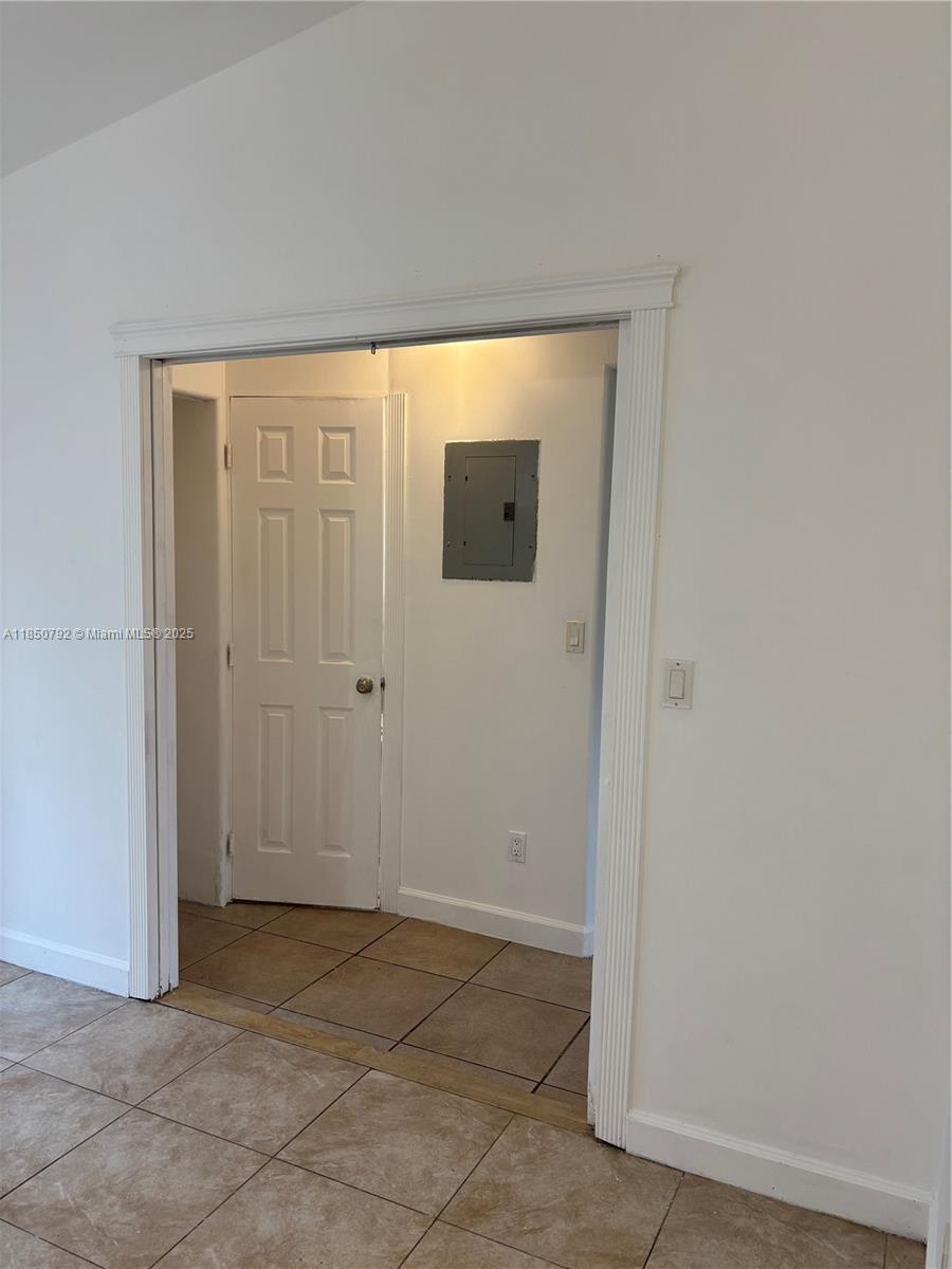See details / 1080 sq. ft. $ 2025-08-01 0 Photo