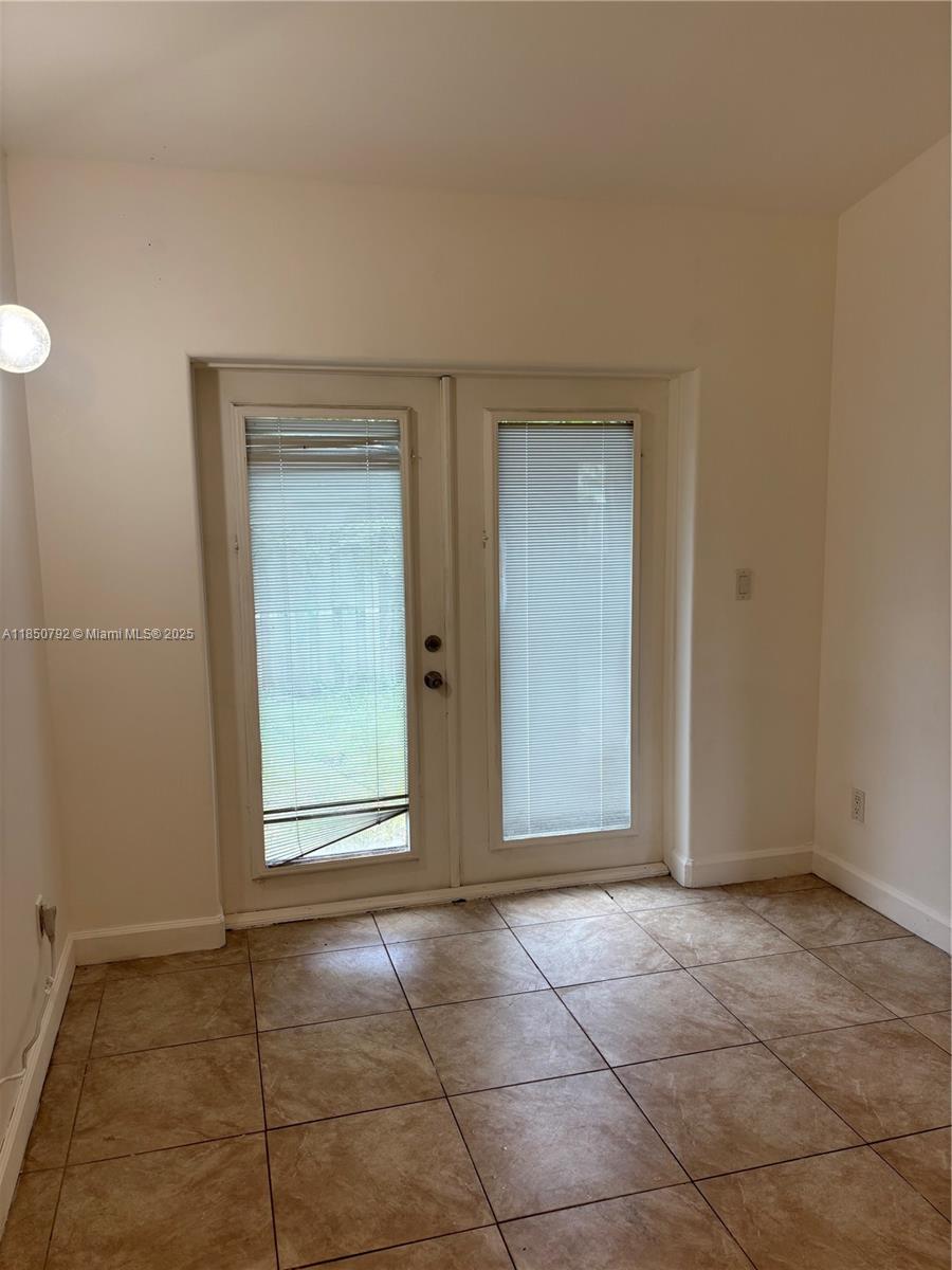 See details / 1080 sq. ft. $ 2025-08-01 0 Photo