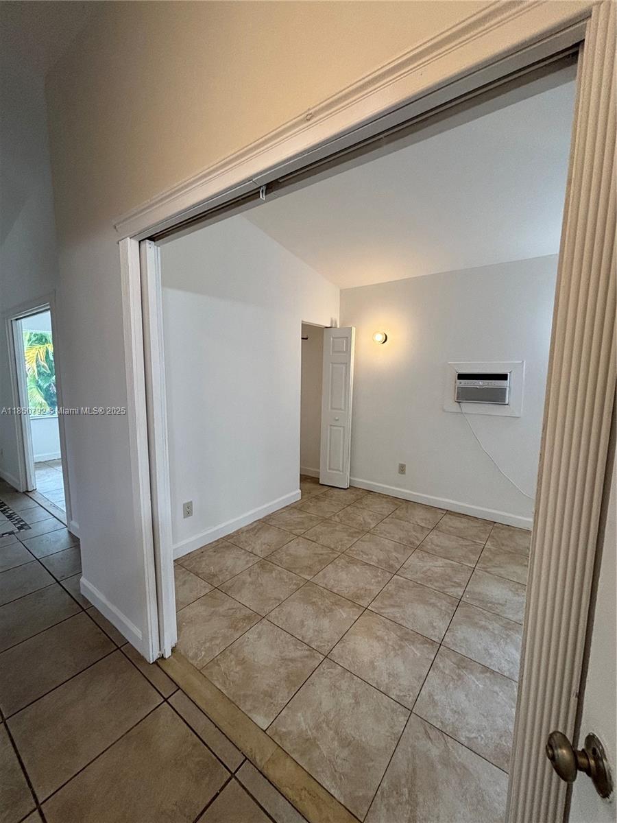 See details / 1080 sq. ft. $ 2025-08-01 0 Photo