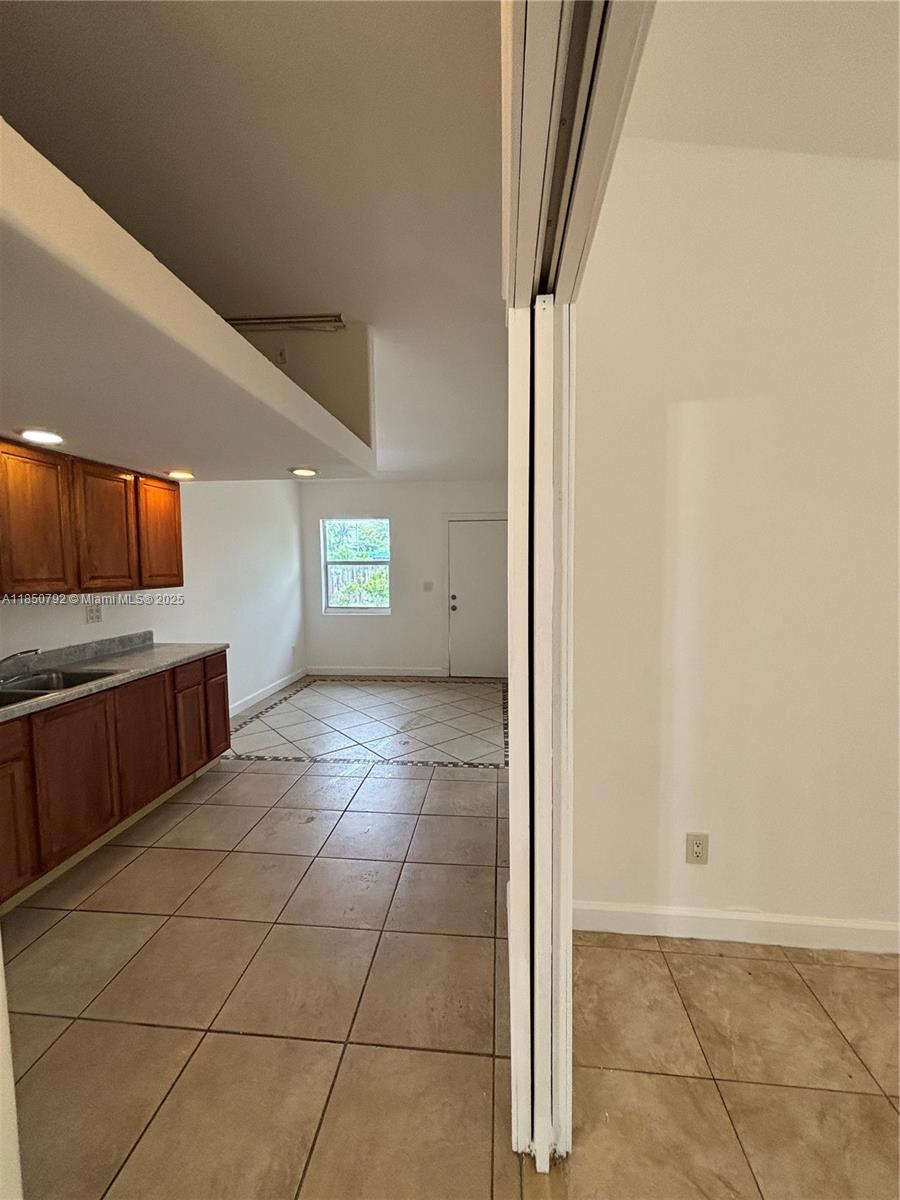 See details / 1080 sq. ft. $ 2025-08-01 0 Photo
