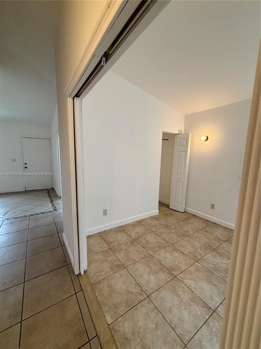 See details / 1080 sq. ft. $ 2025-08-01 0 Photo