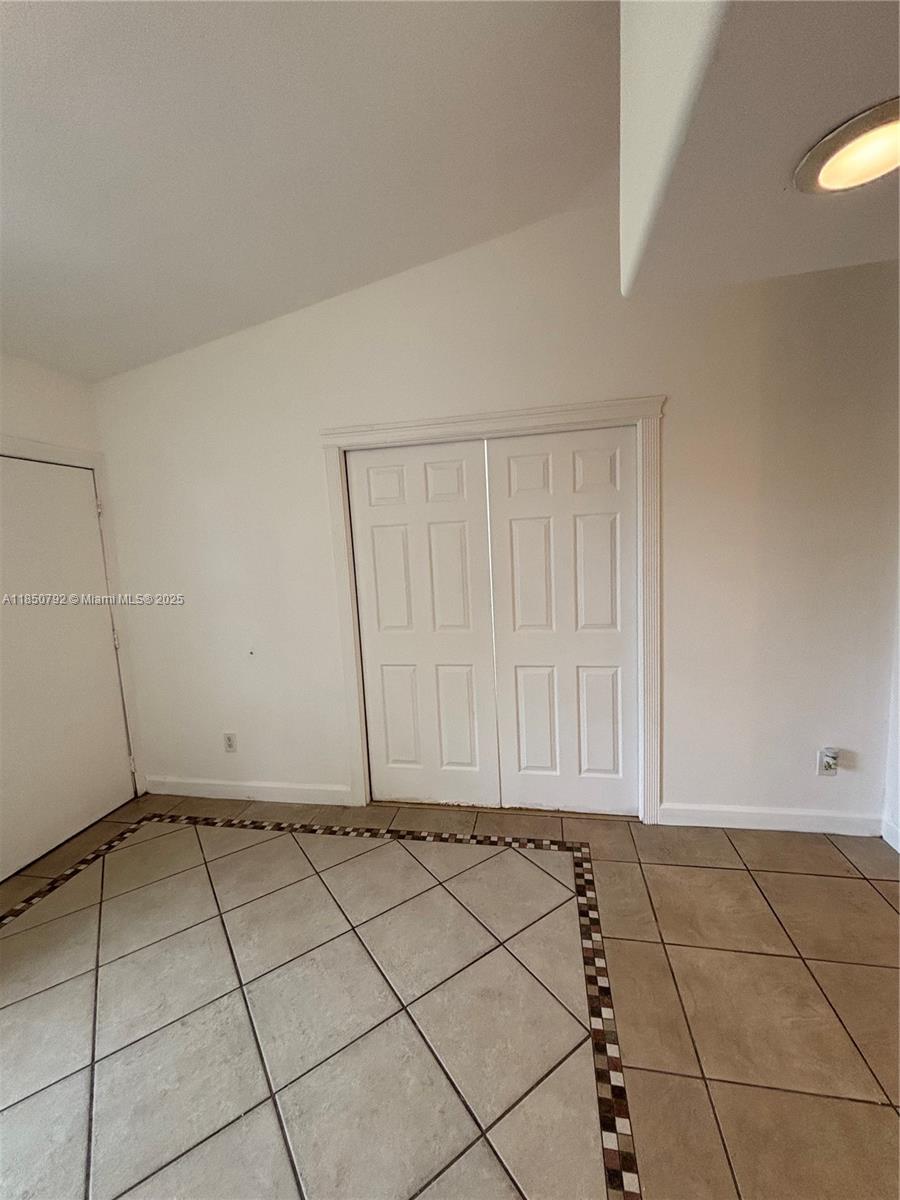 See details / 1080 sq. ft. $ 2025-08-01 0 Photo