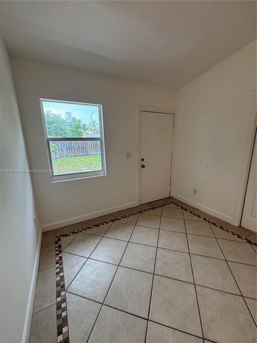 See details / 1080 sq. ft. $ 2025-08-01 0 Photo