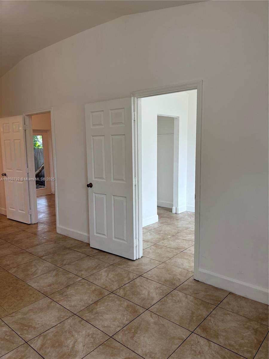 See details / 1080 sq. ft. $ 2025-08-01 0 Photo