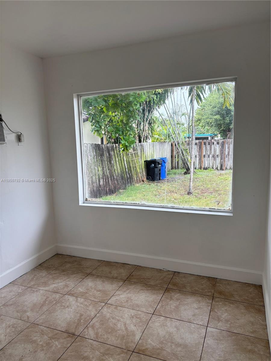 See details / 1080 sq. ft. $ 2025-08-01 0 Photo