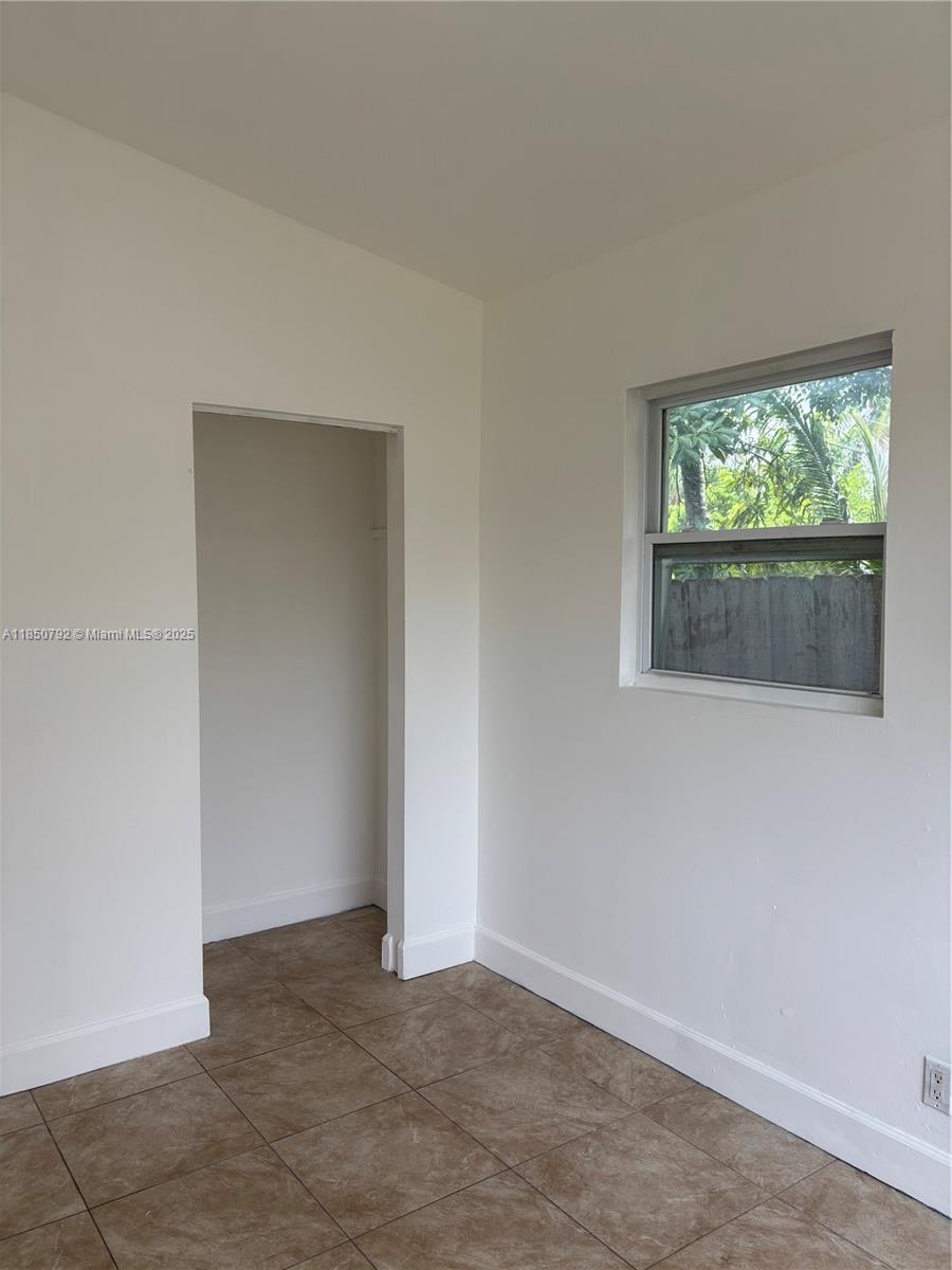 See details / 1080 sq. ft. $ 2025-08-01 0 Photo