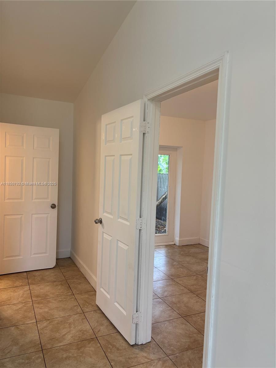 See details / 1080 sq. ft. $ 2025-08-01 0 Photo