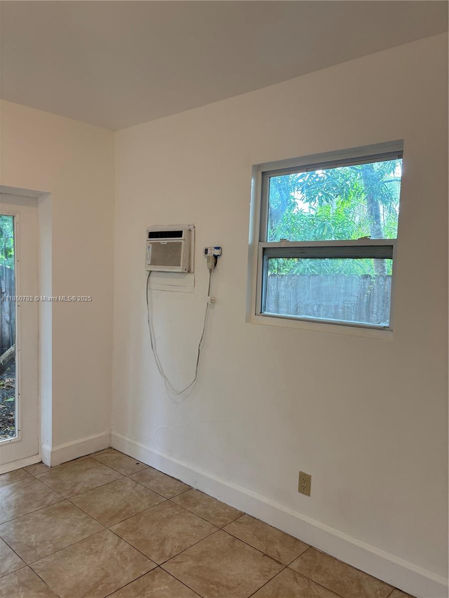See details / 1080 sq. ft. $ 2025-08-01 0 Photo