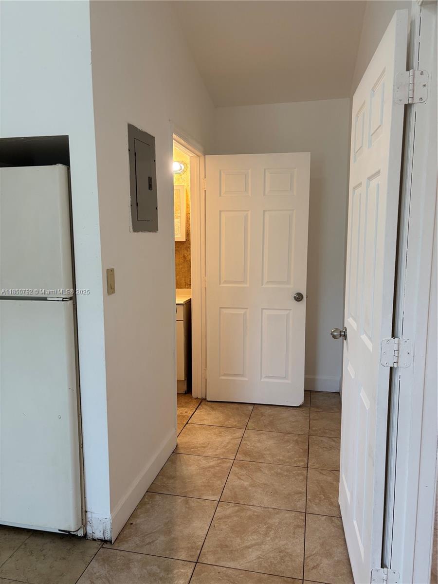 See details / 1080 sq. ft. $ 2025-08-01 0 Photo