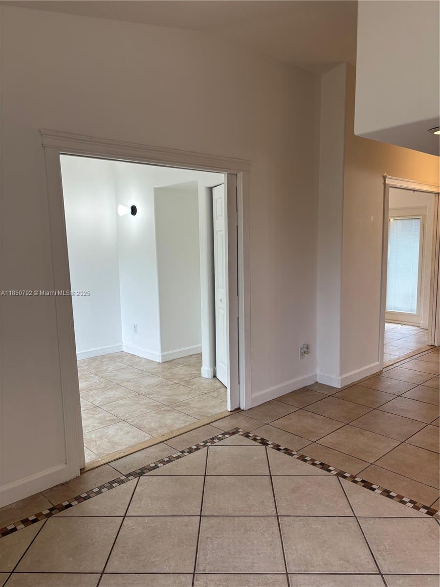 See details / 1080 sq. ft. $ 2025-08-01 0 Photo