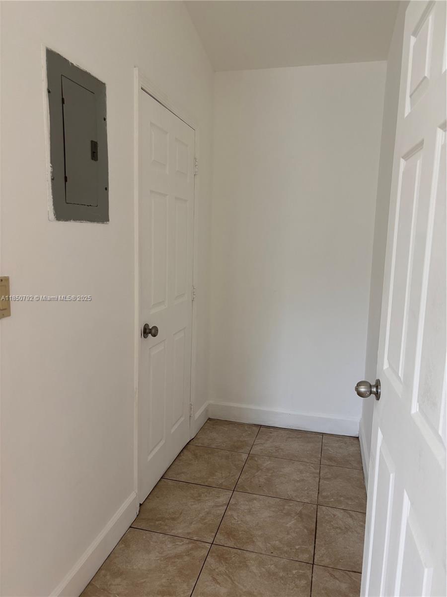 See details / 1080 sq. ft. $ 2025-08-01 0 Photo