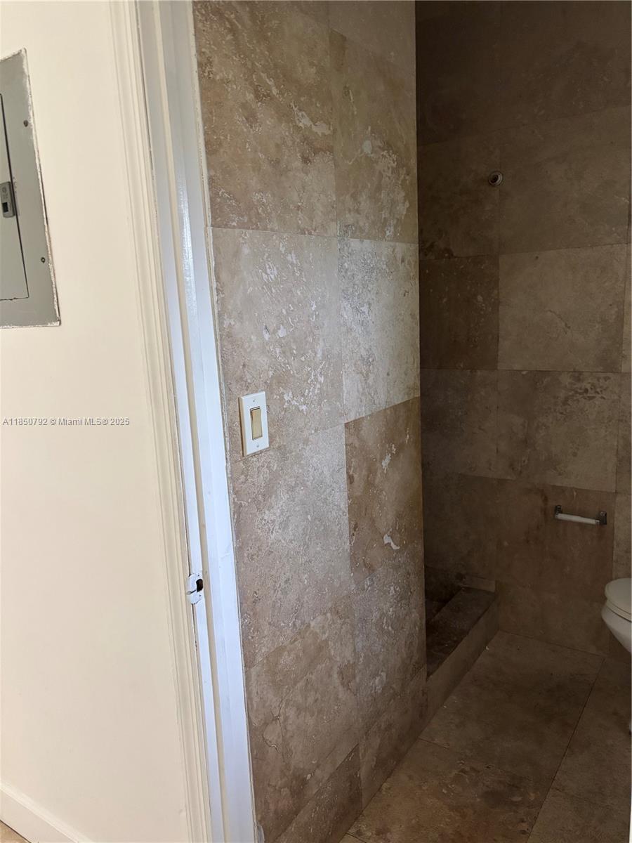 See details / 1080 sq. ft. $ 2025-08-01 0 Photo