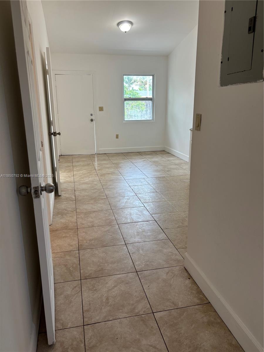 See details / 1080 sq. ft. $ 2025-08-01 0 Photo