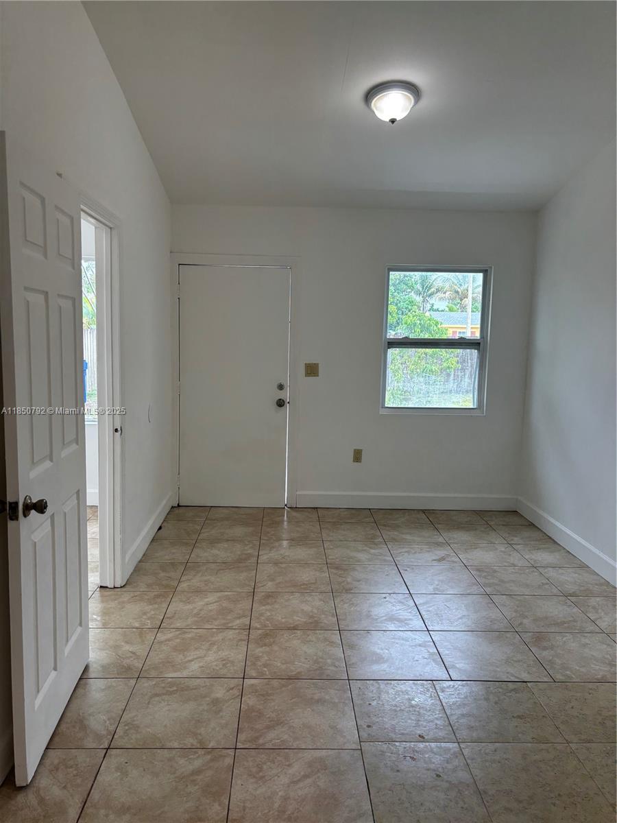 See details / 1080 sq. ft. $ 2025-08-01 0 Photo