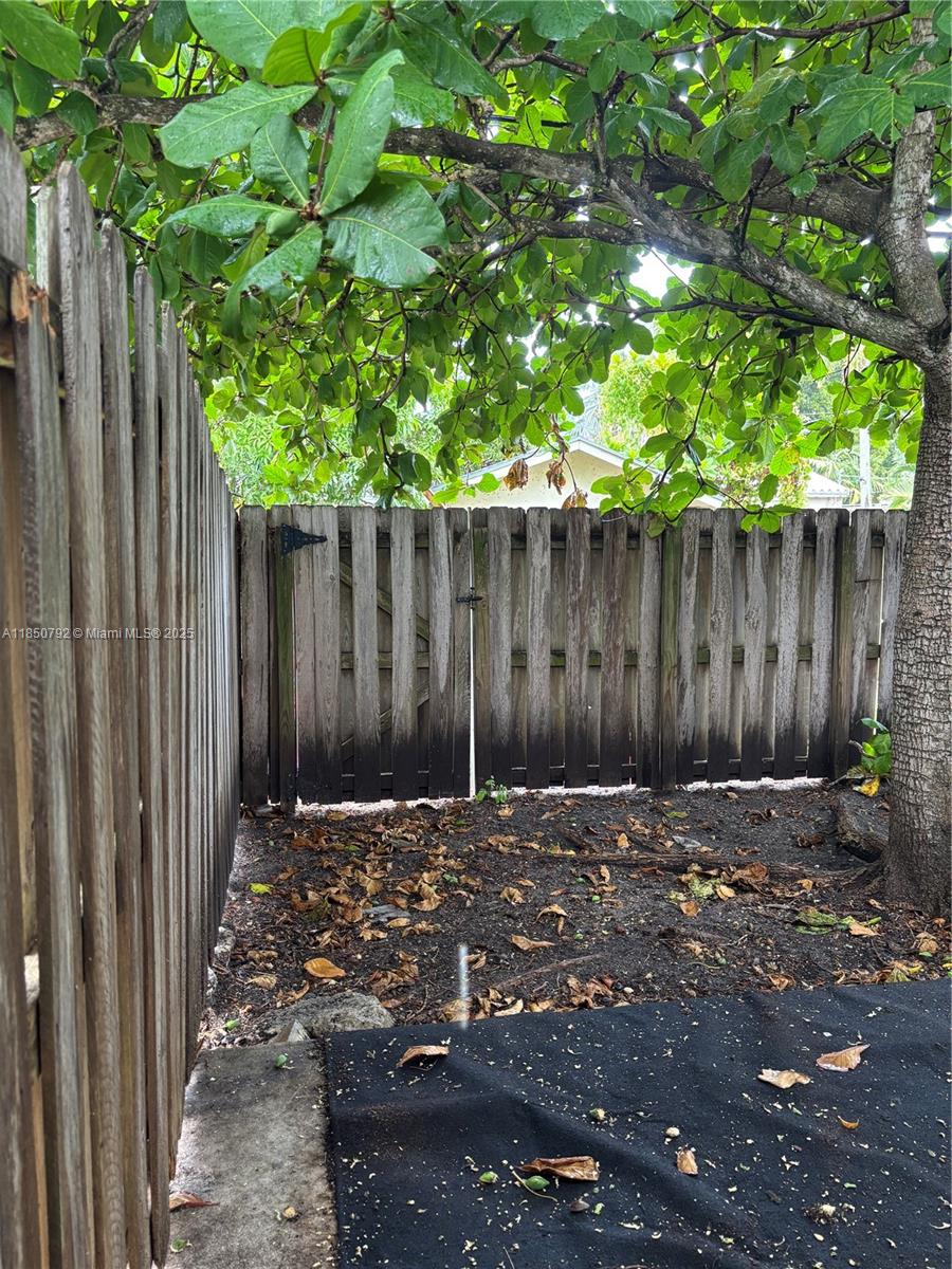 See details / 1080 sq. ft. $ 2025-08-01 0 Photo