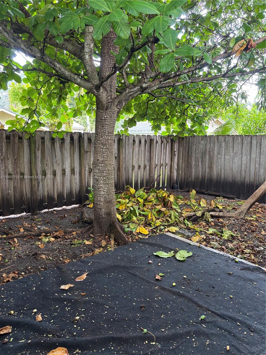 See details / 1080 sq. ft. $ 2025-08-01 0 Photo