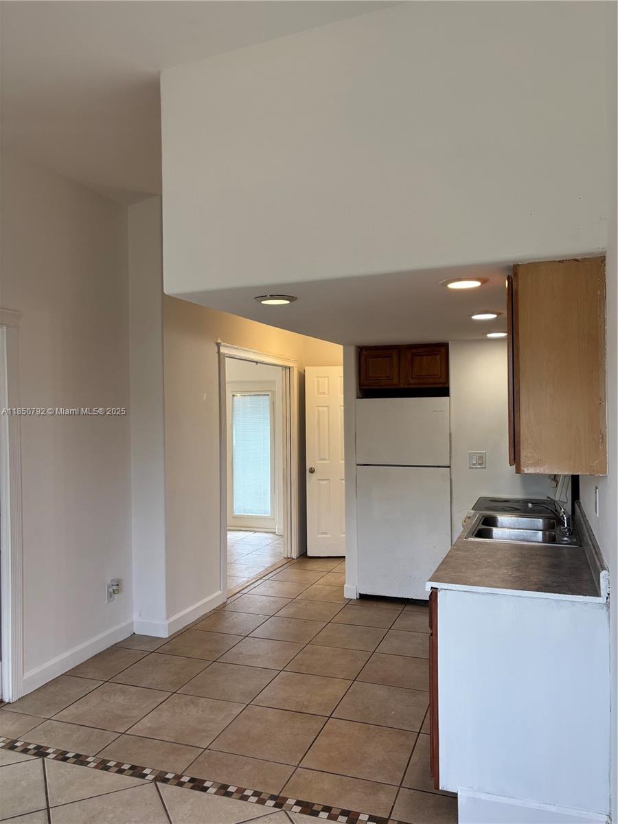 See details / 1080 sq. ft. $ 2025-08-01 0 Photo