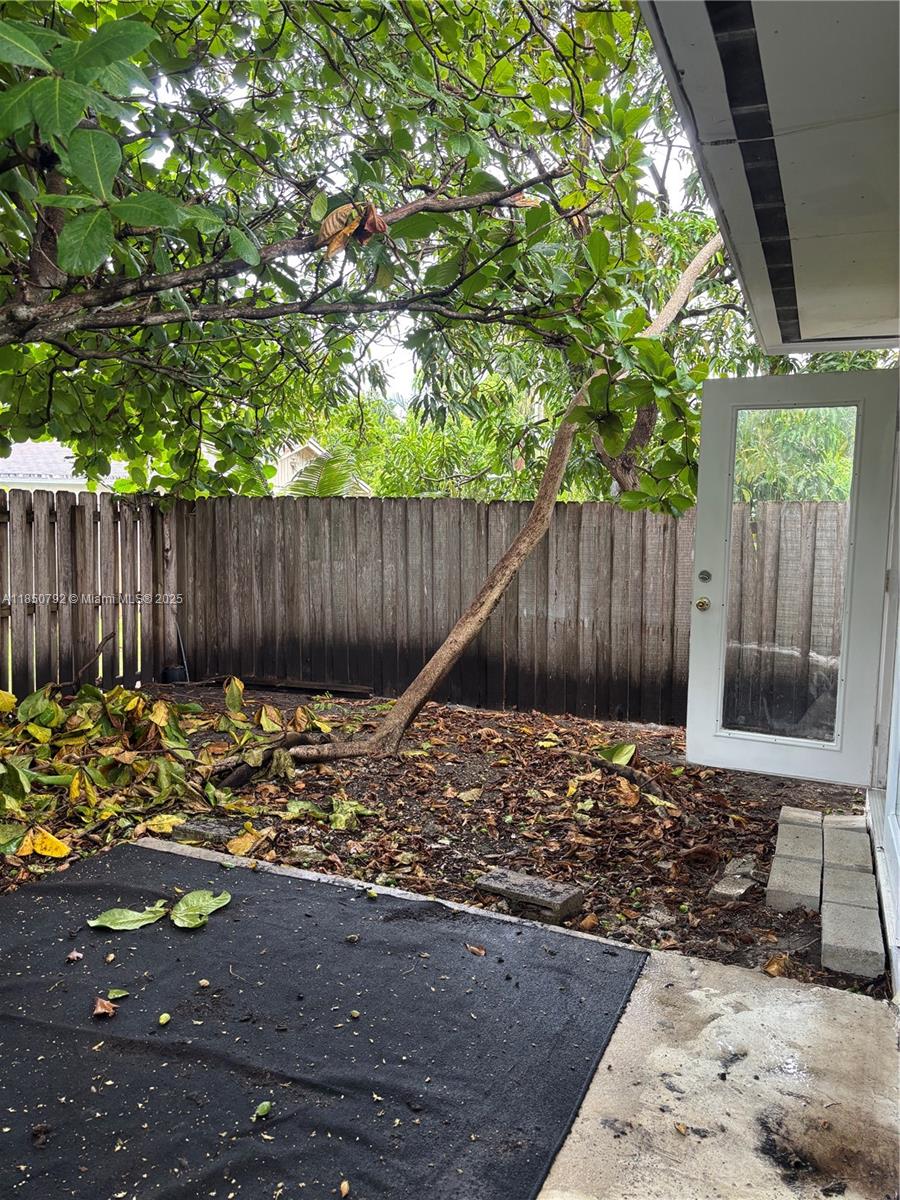 See details / 1080 sq. ft. $ 2025-08-01 0 Photo