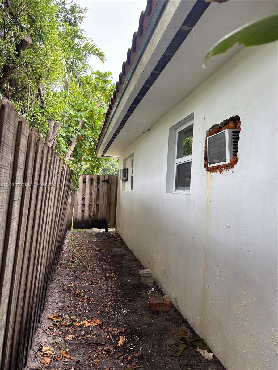 See details / 1080 sq. ft. $ 2025-08-01 0 Photo